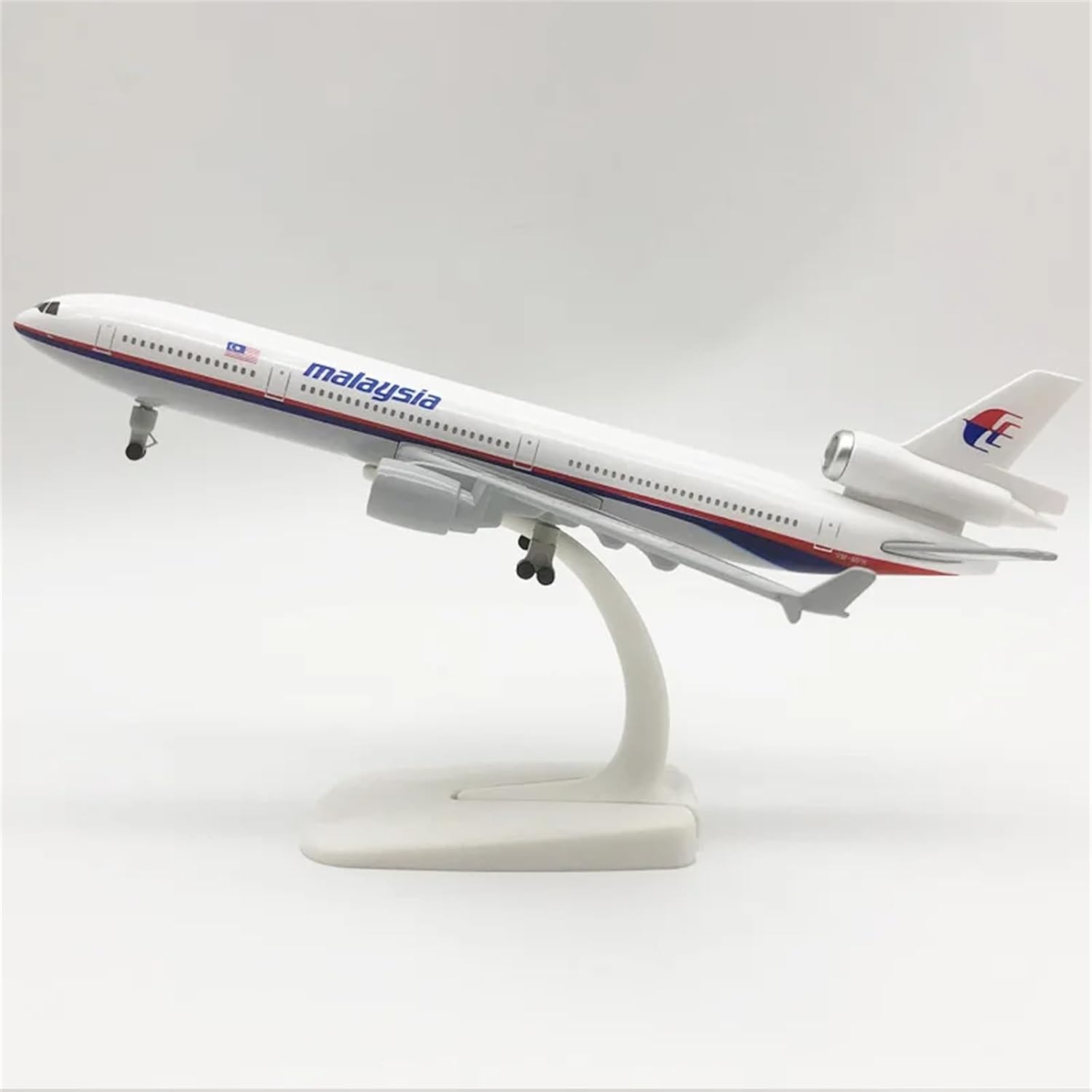 Kids Toys Malaysia - Модель самолета Air Malaysia MD11, масштаб